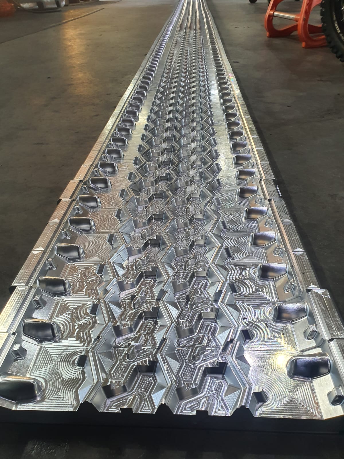 MOULD MANUFACTURING / ENGINEERING